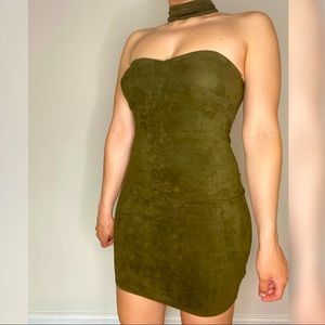 Velvet green midi dress with attached choker